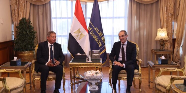 تعزيز التعاون بين الاتصالات والأعلى للإعلام لتطوير بيئة إعلامية أكثر انضباطًا ورقمنة