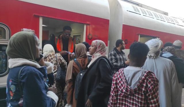 سكك حديد مصر تُسير الرحلة (41) لنقل الأشقاء السودانيين ضمن مشروع العودة الطوعية