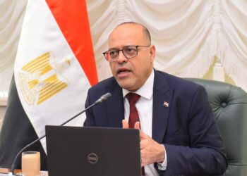 وزير العمل يصدر قرارًا وزاريًا بشأن تحديد العطلات والأعياد والمناسبات