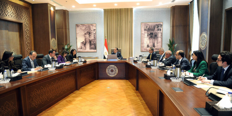 رئيس الوزراء يستعرض الهيكل التنظيمي لوحدة إعادة هيكلة الشركات المملوكة للدولة