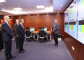 عمرو طلعت :يفتتح مقر مركز مراقبة الطيف الترددي التابع للجهاز القومي لتنظيم الاتصالات بمحافظة الجيزة