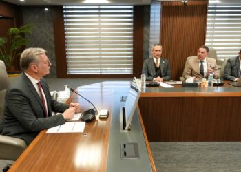 وزير البترول والثروة المعدنية يبحث تطوير آلية تدريب جميع سائقي نقل المنتجات البترولية