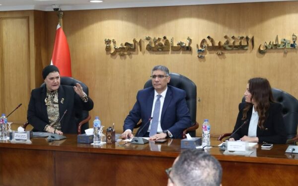 رئيسة المجلس القومي للطفولة والأمومة ومحافظ الجيزة يترأسان اجتماع اللجنة العامة لحماية الطفل
