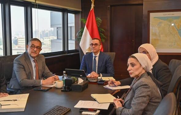 وزير الاستثمار يبحث مع وزير التجارة والصناعة الكوري تعزيز العلاقات الاستثمارية والتجارية بين مصر وكوريا الجنوبية