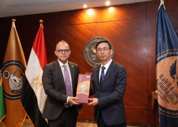 رئيس هيئة الرقابة المالية يستقبل كبير قضاة المحكمة العليا بشنغهاي لبحث فرص التعاون وتبادل الخبرات