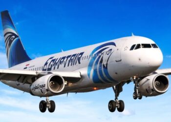 مصر للطيران تحسم الجدل بشأن فيديو هبوط طائرة على الطريق الدائري