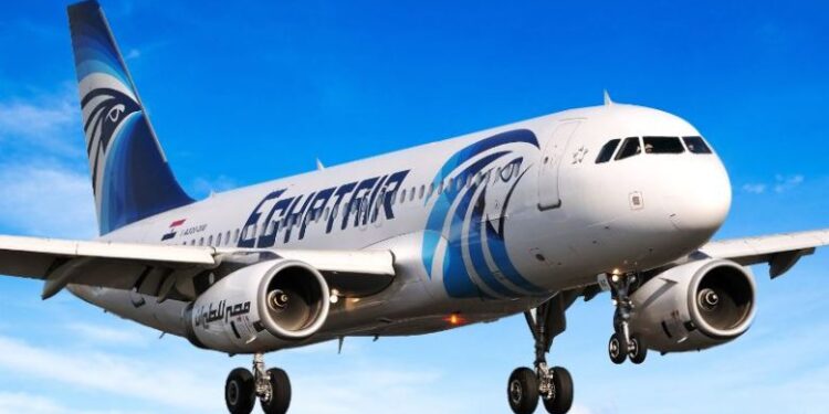 مصر للطيران تحسم الجدل بشأن فيديو هبوط طائرة على الطريق الدائري