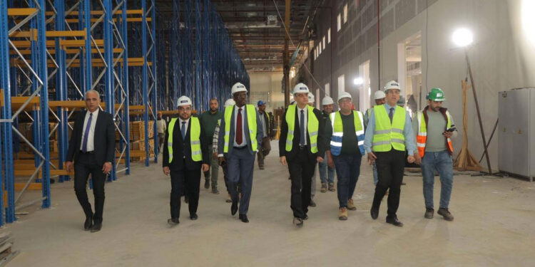 رئيس Africa CDC يزور مصر ويتفقد مشروع المخازن الاستراتيجية لهيئة الشراء الموحد