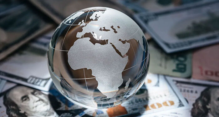 الدولار سيطرة الدولار على الاقتصاد العالمي: الجذور التاريخية وآليات النفوذ