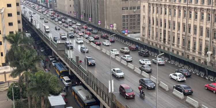 أمطار خفيفة تضرب القاهرة.. والمحافظة ترفع حالة الطوارئ في الشوارع