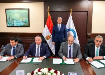 وزير البترول والثروة المعدنية يشهد توقيع عقد تمويل مجمع إنتاج السيليكون المعدني