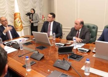 وزير العمل يلتقي ممثلي أصحاب الأعمال والمستثمرين لبحث تعزيز علاقات العمل وتحسين بيئة الاستثمار