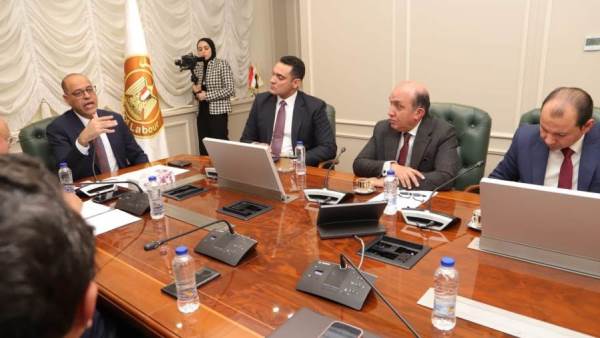 وزير العمل يلتقي ممثلي أصحاب الأعمال والمستثمرين لبحث تعزيز علاقات العمل وتحسين بيئة الاستثمار
