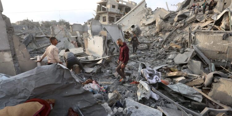 سقوط 3 شهداء بينهم طفلان وإصابة 5 أخرين بنيران الاحتلال في غزة