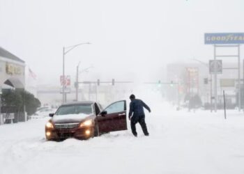 عاصفة شتوية مرعبة.. «ترامب» يعلن الطوارئ في 10 ولايات أمريكية