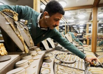إيقاف عمليات بيع وشراء الذهب.. عيار 21 يكسر حاجز الـ 7000 جنيه لأول مرة