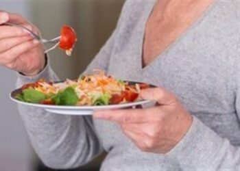 أغذية يحتاجها كبار السن لتعزيز المناعة للحفاظ على صحة العظام والعضلات