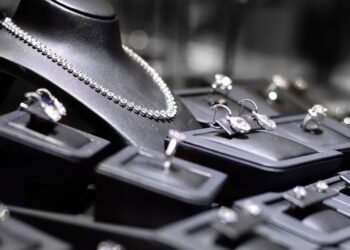 أسعار الفضة تخسر 9% خلال أسبوع