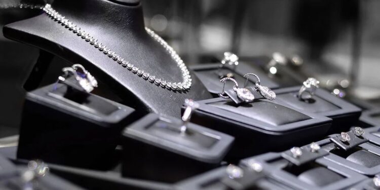 أسعار الفضة تخسر 9% خلال أسبوع