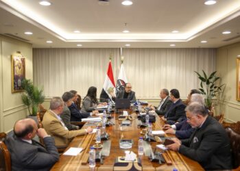 قطاع الأعمال يتعاون مع الصناعة الخاصة لتطوير الغزل والنسيج وتعميق التصنيع المحلي