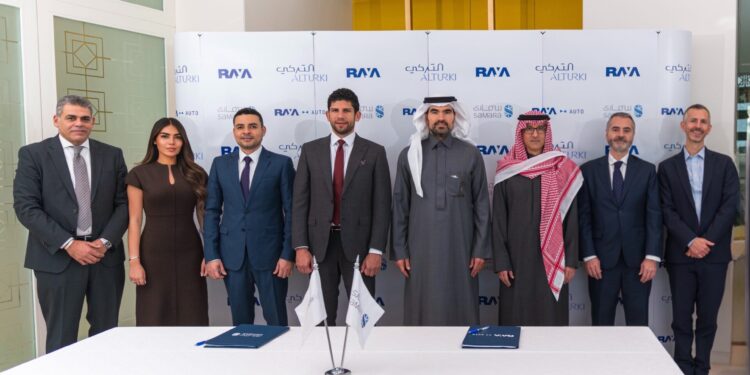 سمارى بالشراكة مع راية القابضة تطلق مصنع تجميع عربات الجولف الكهربائية