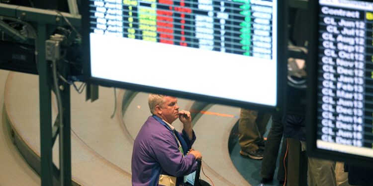 حالة ترقب بالبورصات العالمية لأسعار النفط بعد الإطاحة برئيس فنزويلا