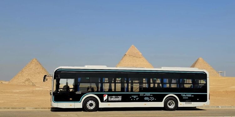 النصر للسيارات  الكهربائي يدخل الخدمة التجريبية ضمن منظومة نقل زوار أهرامات الجيزة