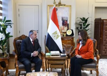 وزيرة التنمية تتابع مع محافظ بورسعيد أعمال تطوير أسواق الحميدي والتجاري ومنظومة المخلفات