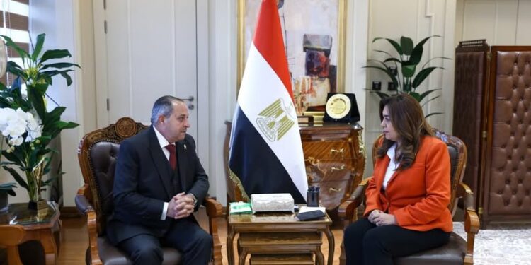 وزيرة التنمية تتابع مع محافظ بورسعيد أعمال تطوير أسواق الحميدي والتجاري ومنظومة المخلفات