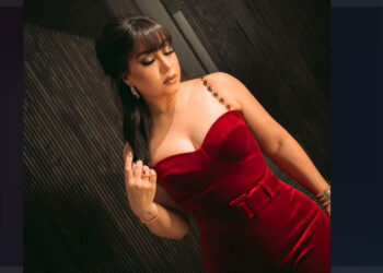 بالأحمر.. بوسي تشعل مواقع التواصل في أحدث جلسة تصوير