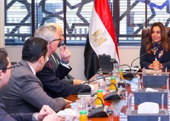 وزيرة التنمية توجه بالانتهاء من دراسة تقييم الأثر البيئي لمشروع توليد الكهرباء من الرياح بالبحر الأحمر