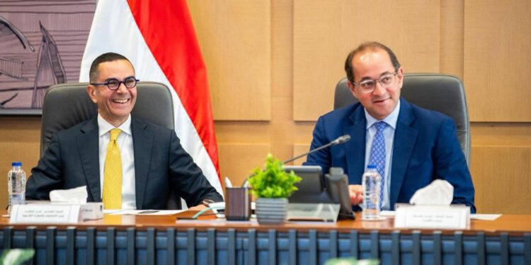 وزيرا المالية والاستثمار يشهدان توقيع بروتوكول تعاون بين «الجمارك» و«التمثيل التجارى المصرى»