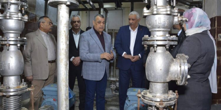 وزير الدولة للإنتاج الحربي يتابع سير العملية الإنتاجية بشركة أبو زعبل للكيماويات المتخصصة