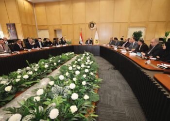 وزير الصناعة والنقل يلتقي سفير النمسا ووفود كبرى الشركات النمساوية العاملة في صناعات السكك الحديدية