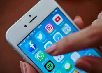 الاتحاد العام للمصريين في الخارج يطالب بإعادة النظر في ضريبة الهواتف الواردة من الخارج