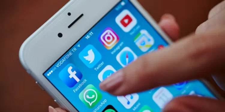 الاتحاد العام للمصريين في الخارج يطالب بإعادة النظر في ضريبة الهواتف الواردة من الخارج