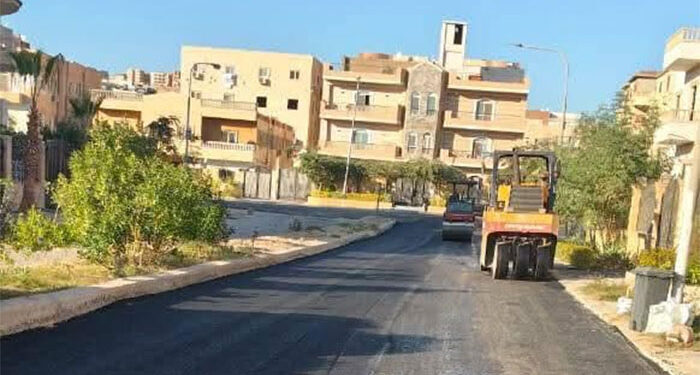 استكمال تنفيذ وتطوير الطرق والمداخل بمدن الفيوم الجديدة والعبور وحدائق العاشر من رمضان