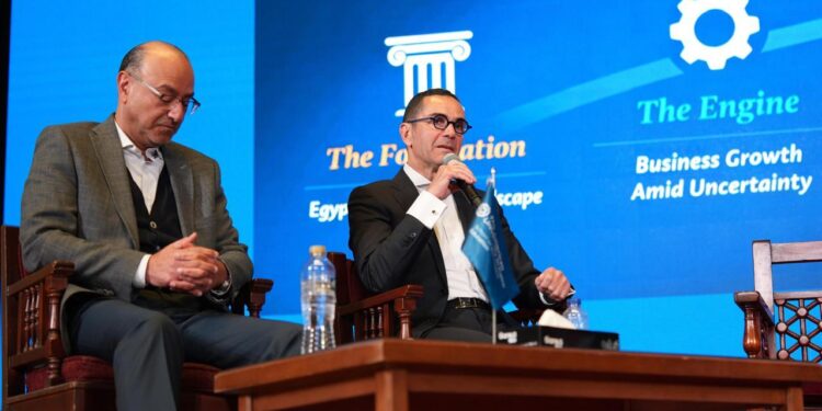 وزير الاستثمار يشارك في جلسة نقاشية بالجامعة الأمريكية حول “الرؤية الاقتصادية والقيادة الاستراتيجية”