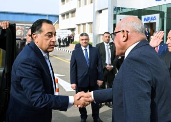 رئيس الوزراء يتفقد أعمال تطوير مصنع عربات السكك الحديدية ومترو الأنفاق “سيماف” بحلوان