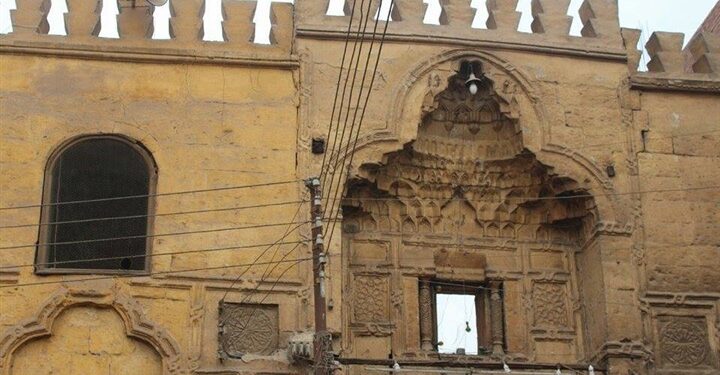 السياحة توضح حقيقة أعمال مسجد الأمير عثمان في جرجا