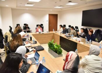 نائب وزير الصحة تبحث تطوير المرحلة الثانية من مشروع «مركز الخدمة المجمعة» لدعم النساء والفتيات