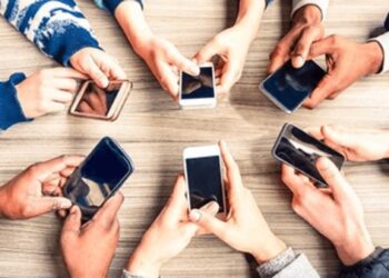 اتصالات النواب: دراسة إصدار تشريع يقنن ويضع ضوابط لاستخدام السوشيال ميديا بالنسبة للأطفال