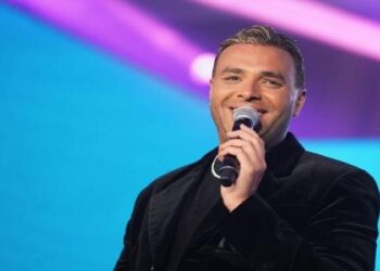 رامي صبري يروج لحفله في حديقة الفسطاط.. طاقة وفرحة ومزيكا