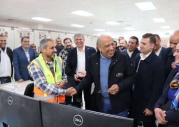 وزير الكهرباء يرافقه محافظ الشرقية يتفقدان محطة محولات الزقازيق جهد 11/66/220/500