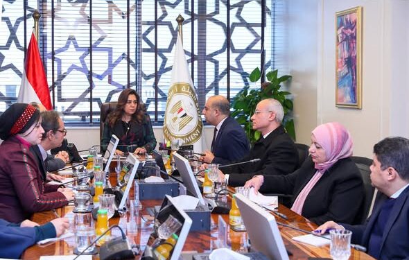 وزيرة التنمية المحلية تبحث آخر مستجدات إعداد خطة الاستجابة المتدرجة لإدارة نوبات تلوث الهواء الحادة