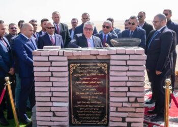 رئيس اقتصادية قناة السويس ومحافظ الإسماعيلية يشهدان وضع حجر أساس مصنع “إندستريال هاوس” للمنتجات الجبسية