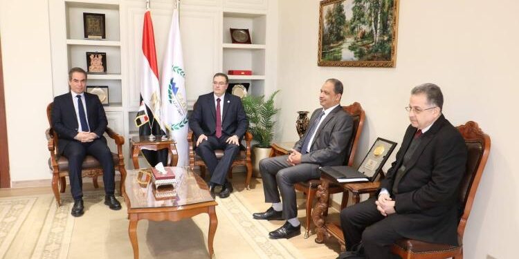 التنظيم والإدارة والوطنية للإعلام يبحثان التكامل المؤسسي وتطوير آليات العمل