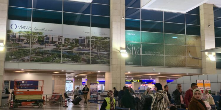 المصريين أوت دور توقع تعاقدًا مع أوراسكوم للتنمية لتسويق مشروع Siyal Makadi Heights عبر شاشات مطار القاهرة الدولي