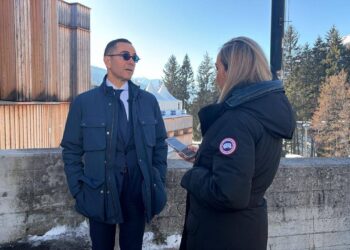 وزير الاستثمار يجري لقاءً مع قناة العربية بيزنس لاستعراض فرص الاستثمار والتجارة في مصر