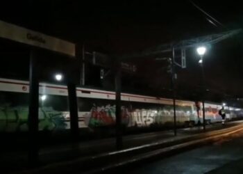 خروج قطار عن مساره في برشلونة.. مصرع السائق وإصابة 37 آخرين